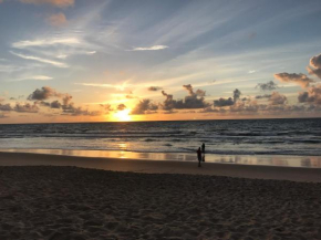 Apto INTEIRO em Vilas do Atlântico, a 50m da praia
